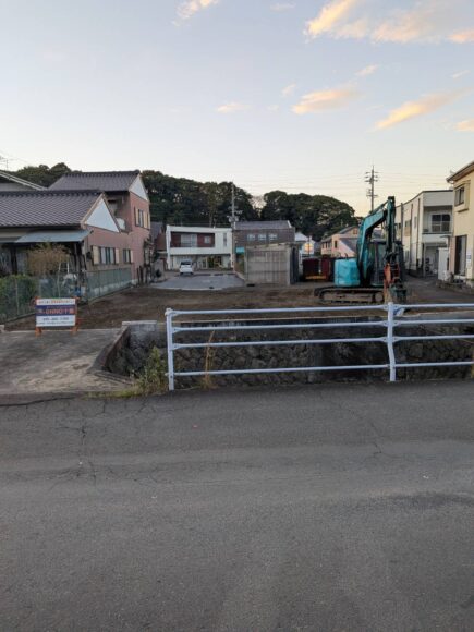 水路の隣の難関物件！思わぬ地中埋設物も…